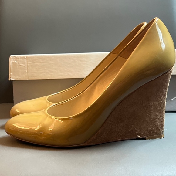 Charles David patent pumps - colour: tan, women’s US size 7.5M - Picture 2 of 6